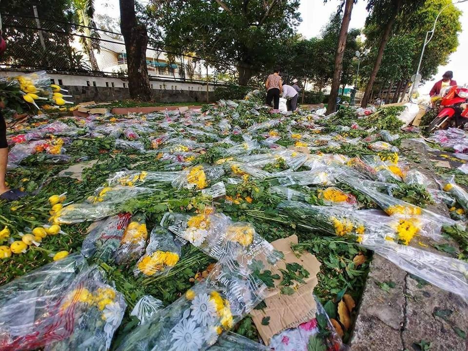 cac cho hoa xa rac bua bai chieu 30 Tet anh 4