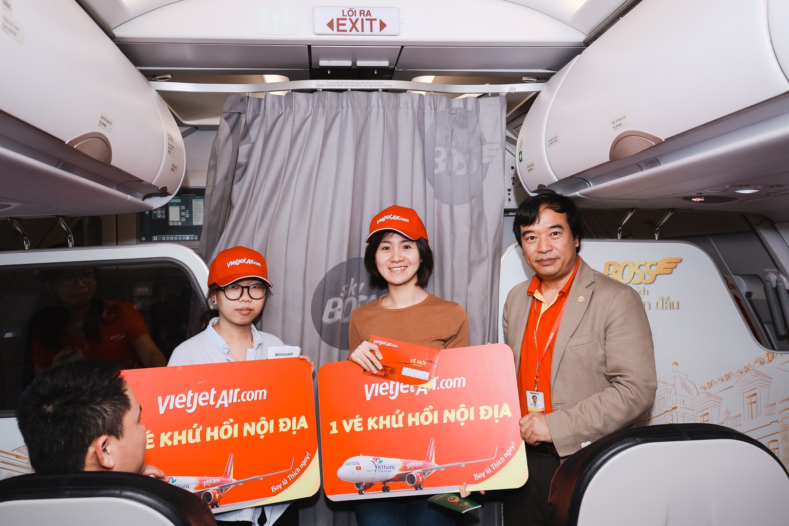 hinh anh cam dong tren chuyen bay anh 5