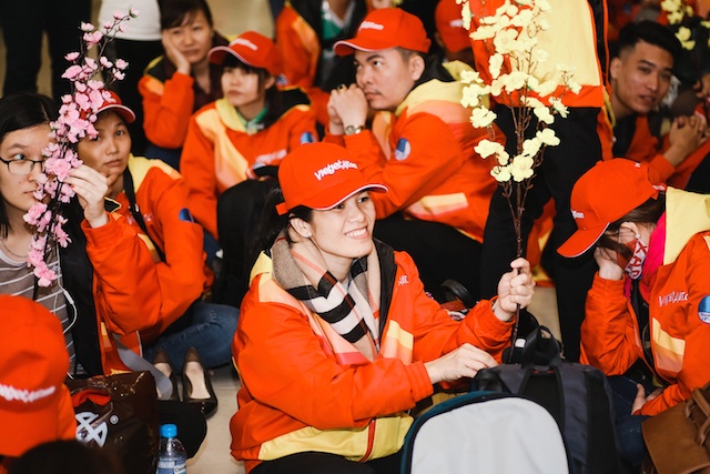 hinh anh cam dong tren chuyen bay anh 6