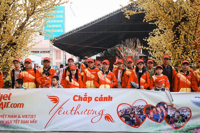 hinh anh cam dong tren chuyen bay anh 12