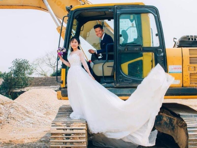 Bo anh cuoi ben may xuc cua doi tre Nghe An hinh anh