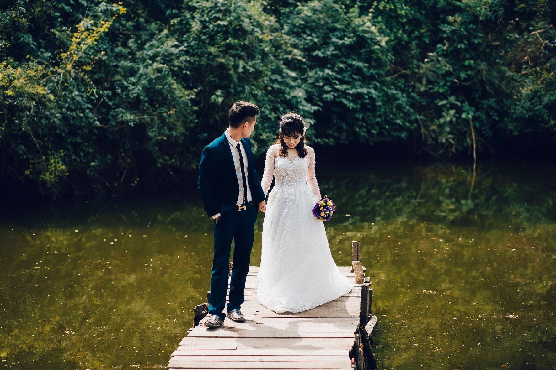 chu re Nghe An chup anh cuoi ben may xuc anh 6