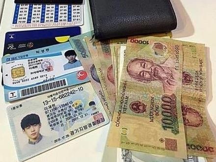 Du khach Han Quoc mung ro khi nhan lai vi tu chang trai Viet hinh anh