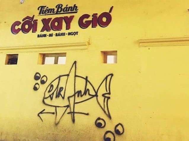Buc tuong vang Coi xay gio noi tieng o Da Lat bi ve bay hinh anh