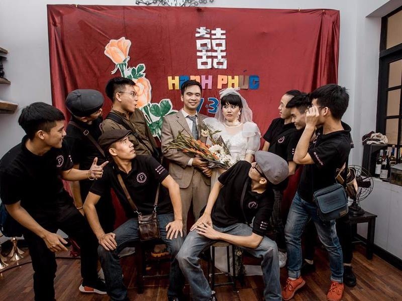 Cap 9X Ha thanh quay video dam cuoi tai hien thoi 'cha me anh' hinh anh