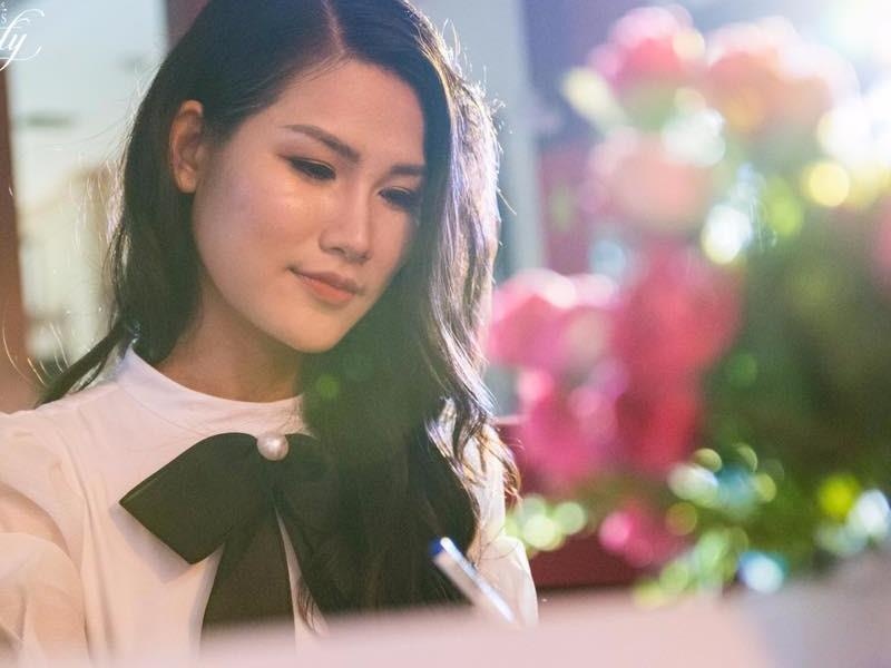 Tai sac nu sinh bao chi hinh anh