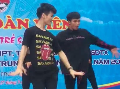 Thay giao nhay 'Despacito' hinh anh