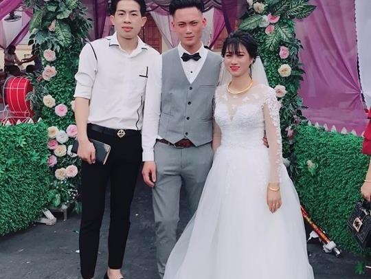 Co dau co doi chan lam lem trong ngay cuoi hinh anh