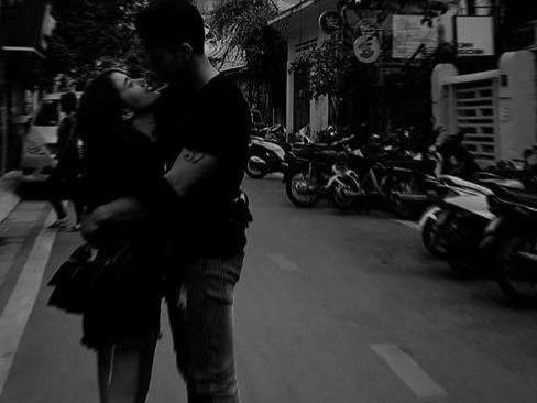Ngoc Thao cong khai ban trai moi bang anh om nhau? hinh anh