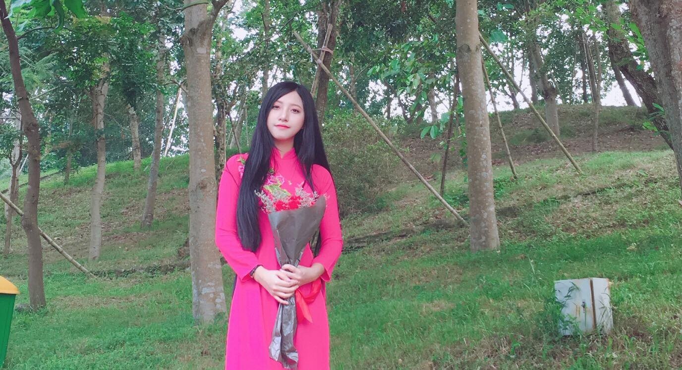 nhan sac co gai giup do ba cu anh 3