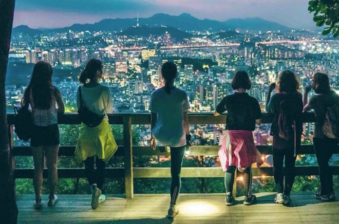 Trao luu giup voi di noi buon cua gioi tre Han Quoc hinh anh