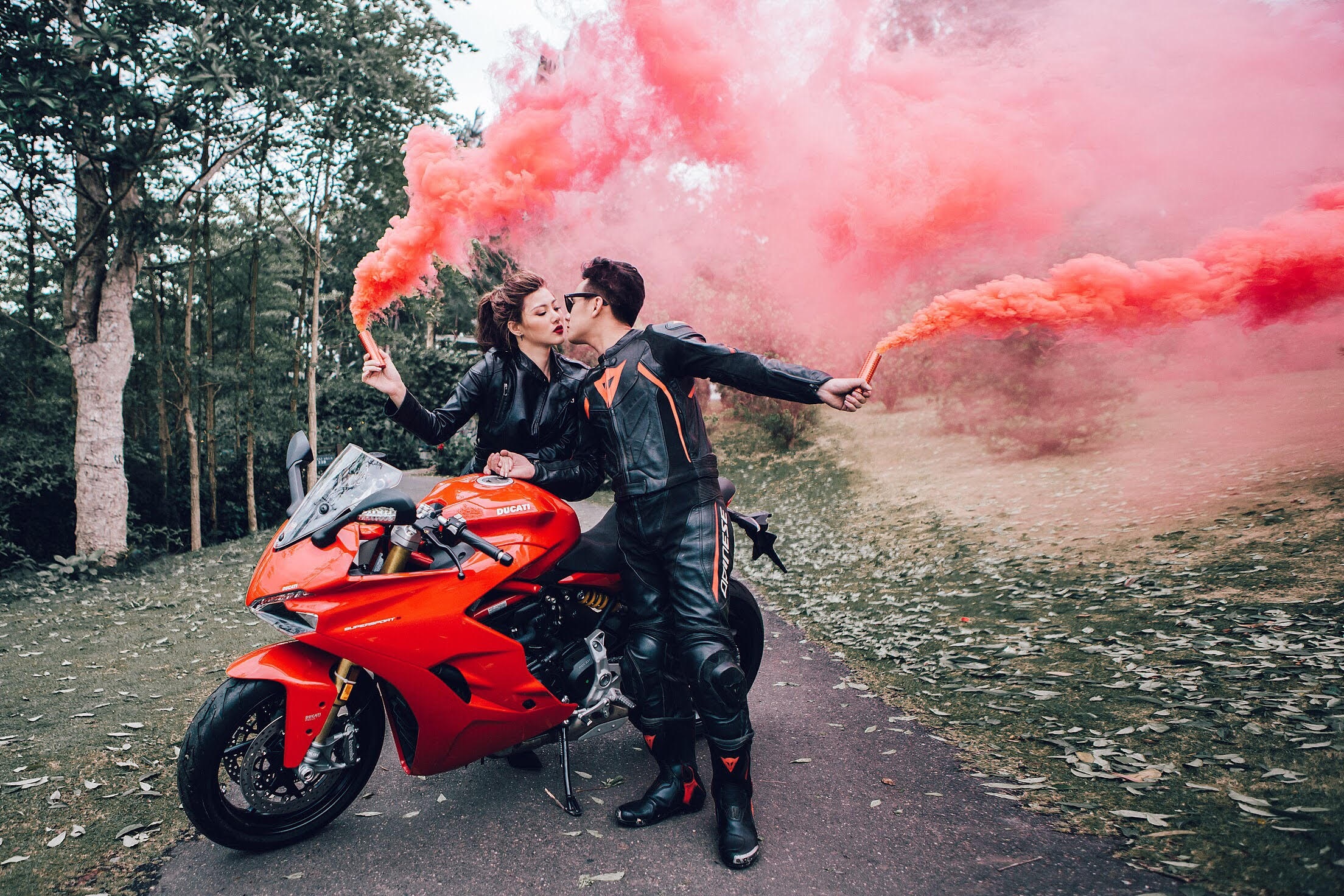 Anh cuoi ben xe phan khoi lon anh 4