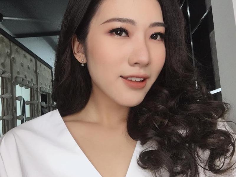 Hoa khoi Bao chi cao 1,75 m: 'An tuong voi ban trai hon minh' hinh anh