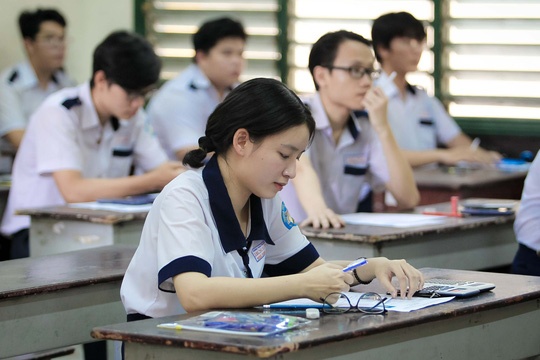 Danh sach may tinh duoc mang vao phong thi THPT quoc gia 2018 hinh anh