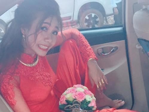 Co dau, chu re 'quay' tung bung tren xe hoa hinh anh