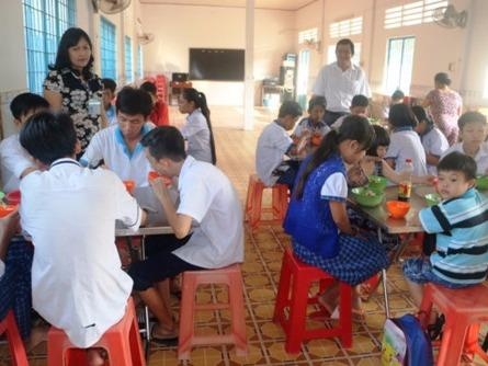 Chuyen o ngoi truong dac biet hinh anh