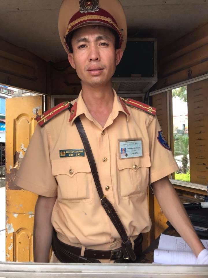 CSGT yêu cầu lắp gương chiếu hậu ảnh 2 CSGT yeu cau lap guong chieu hau anh 2