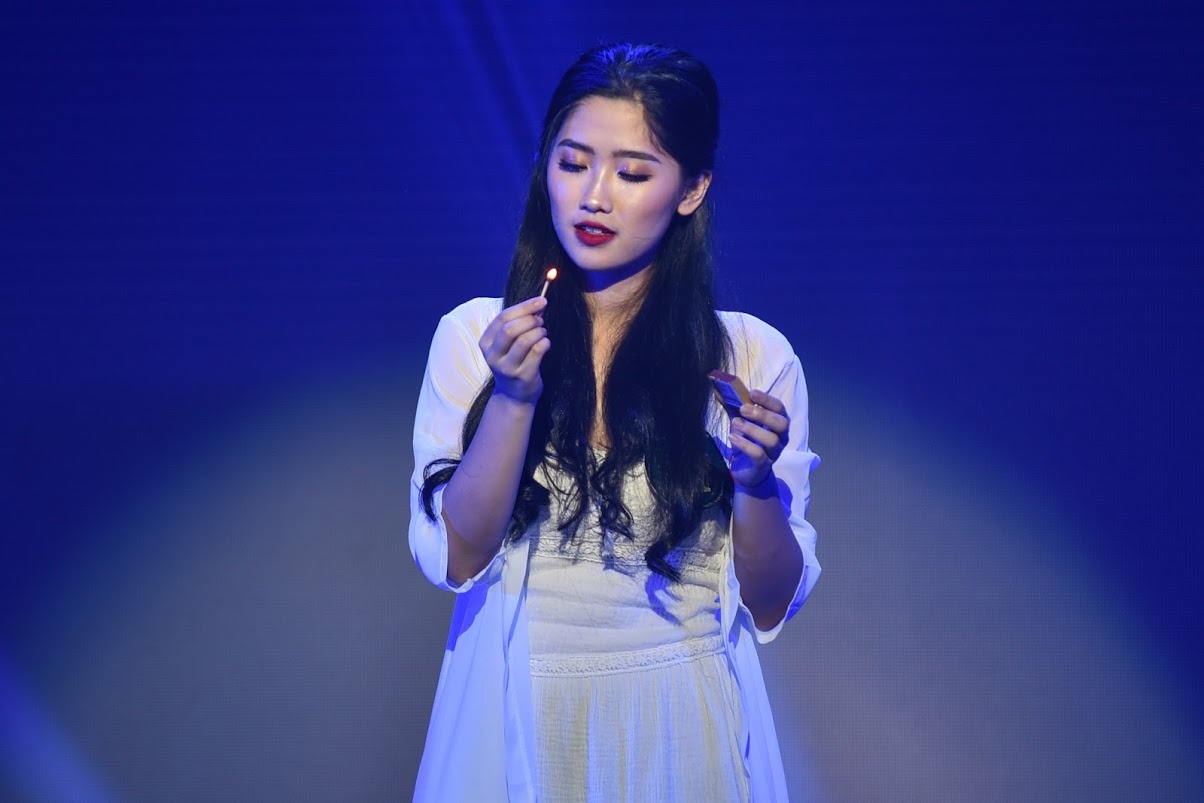 hoa khoi dai hoc ngoai giao anh 3