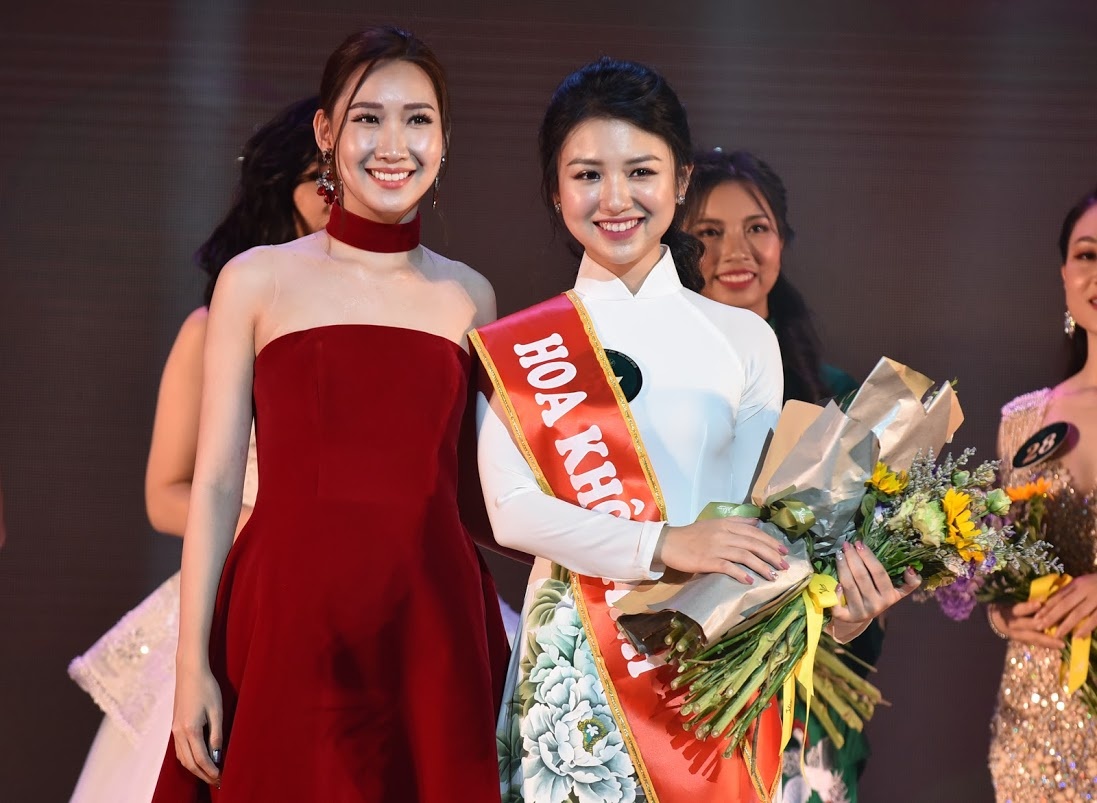 hoa khoi dai hoc ngoai giao anh 8