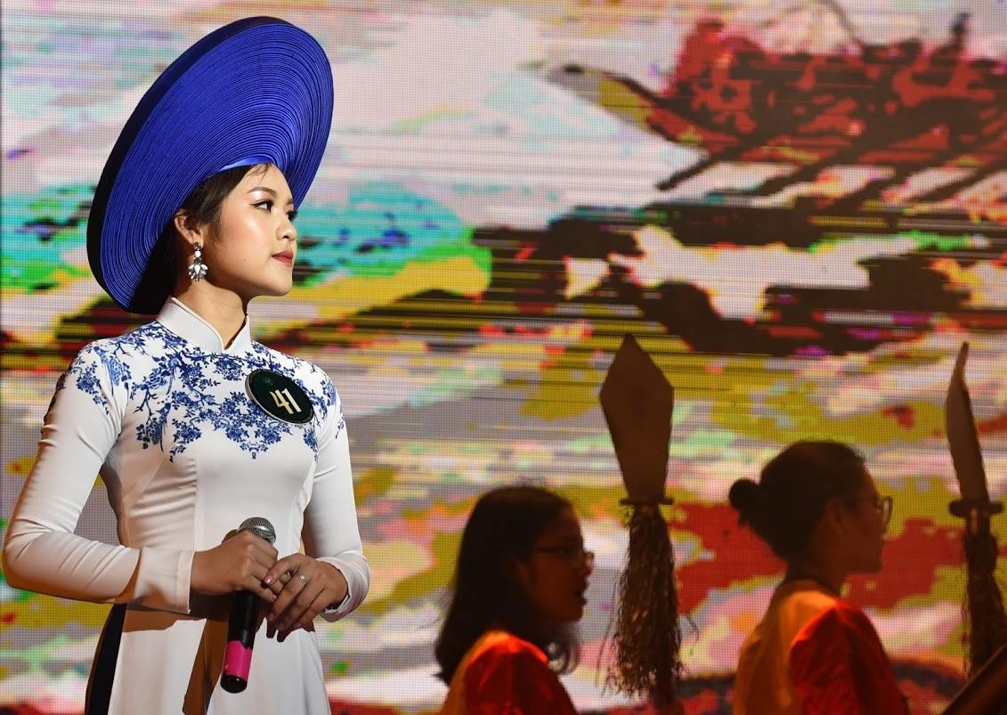 hoa khoi dai hoc ngoai giao anh 7