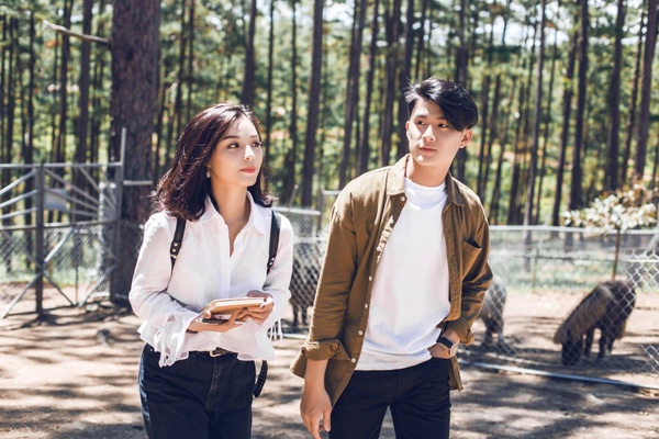 nu chinh trong MV noi tieng anh 19