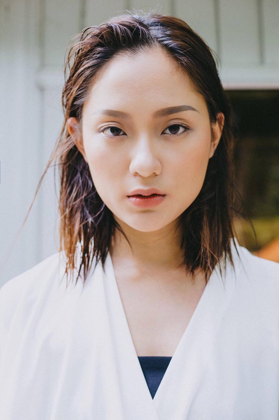 nu chinh trong MV noi tieng anh 16