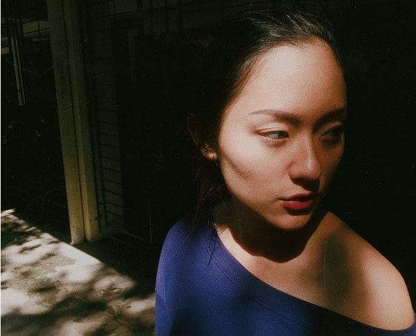 nu chinh trong MV noi tieng anh 17