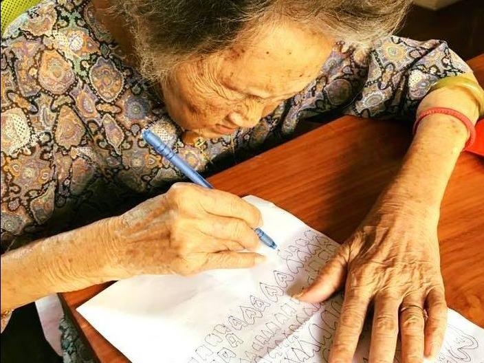 Cu ba ve 1.000 trai tim de dot tang sinh nhat chong da mat hinh anh