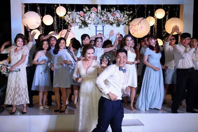 đôi vợ chồng cùng quan khách nhảy trong đám cưới ảnh 2 doi vo chong cung quan khach nhay trong dam cuoi anh 2