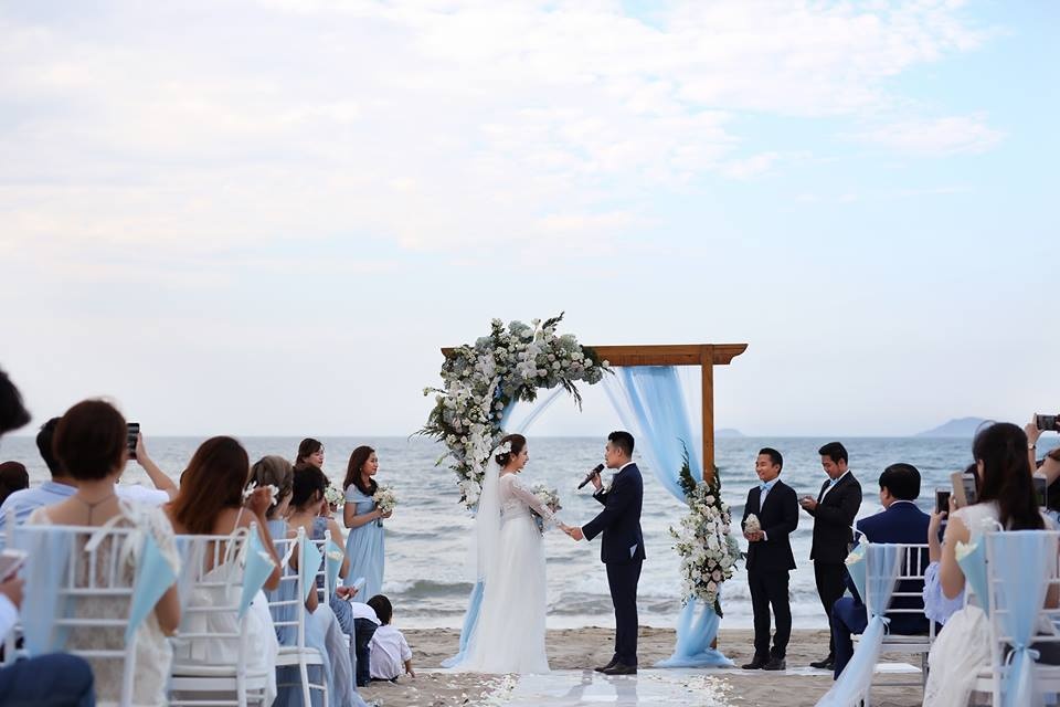 đôi vợ chồng cùng quan khách nhảy trong đám cưới ảnh 4 doi vo chong cung quan khach nhay trong dam cuoi anh 4