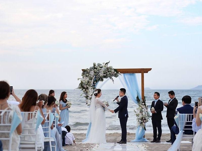 Cap doi nhay 'Minh cuoi nhau di' trong dam cuoi hinh anh