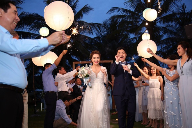 đôi vợ chồng cùng quan khách nhảy trong đám cưới ảnh 1 doi vo chong cung quan khach nhay trong dam cuoi anh 1