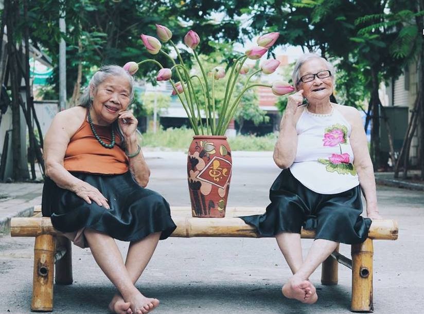 bo anh hai cu ba chup anh ben ho sen anh 1