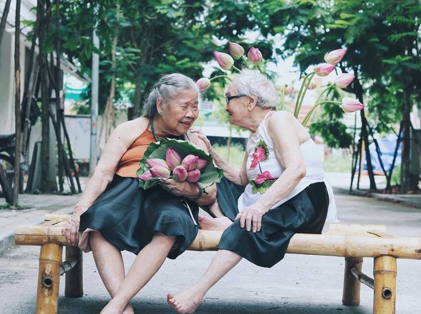 bo anh hai cu ba chup anh ben ho sen anh 5