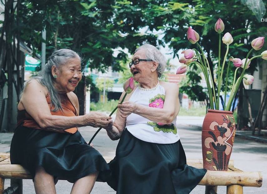 bo anh hai cu ba chup anh ben ho sen anh 7