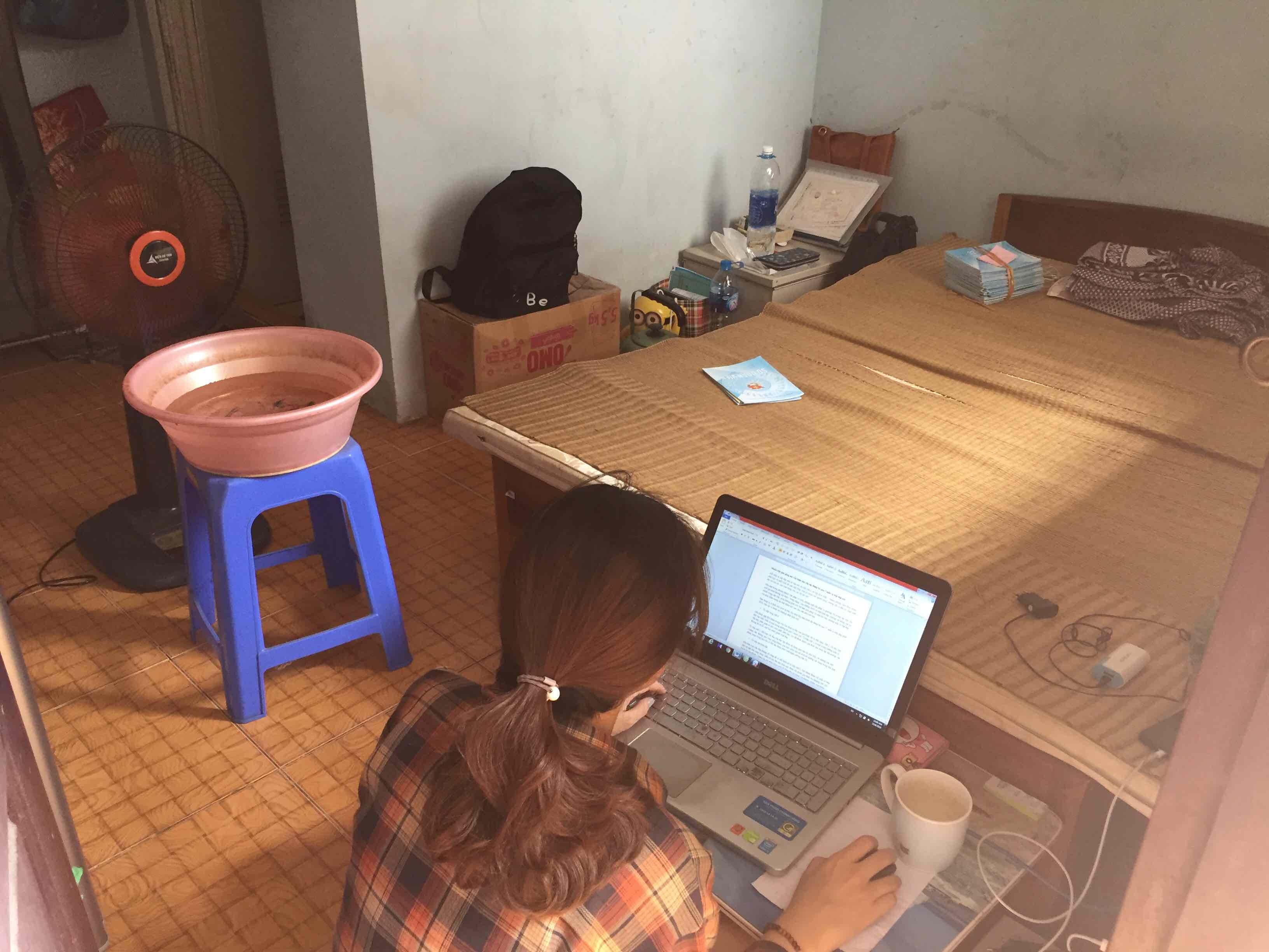 Sinh vien va noi am anh mang ten khong co dieu hoa ngay 39 do C hinh anh