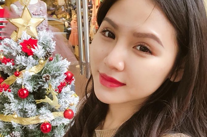 Co gai binh luan tran Ai Cap - Uruguay duoc dan mang tim kiem hinh anh