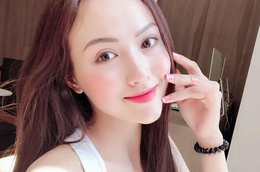 Hot girl dai dien Argentina khoc khi Messi sut hong penalty hinh anh