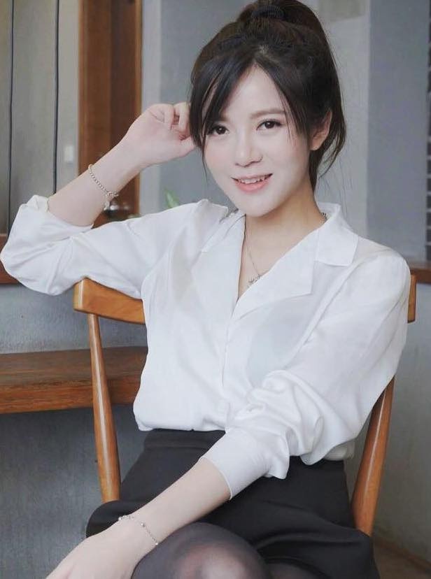 Tú Linh khoe dáng sau sinh ảnh 4 Tu Linh khoe dang sau sinh anh 4