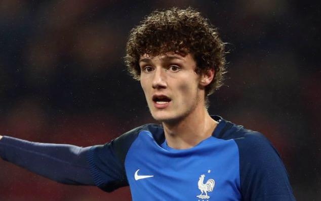 Chang hau ve 'my tom' cao 1,86 m ghi ban dep mat cho doi tuyen Phap hinh anh