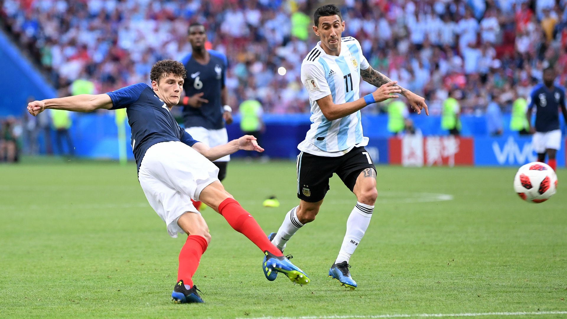 Pavard chia se cau chuyen den voi su nghiep bong da hinh anh