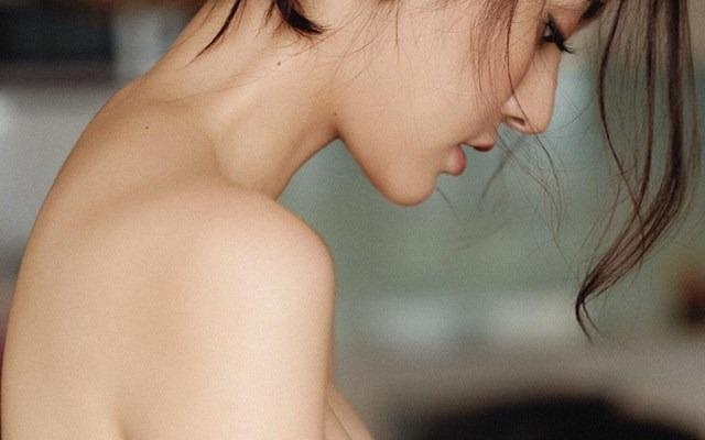 Hot girl Ha Lade gay tranh cai khi dang anh khoe vong mot tao bao hinh anh