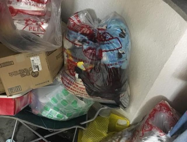 phòn trọ gập trong rác của nữ sinh ảnh 2 phon tro gap trong rac cua nu sinh anh 2