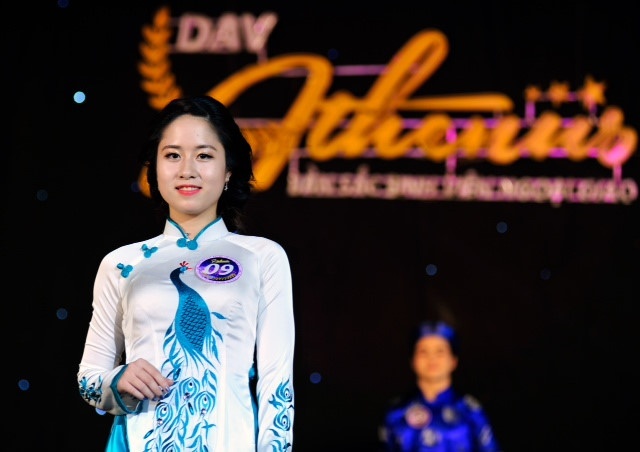 nhan sac 5 hoa khoi hoc vien ngoai giao anh 5