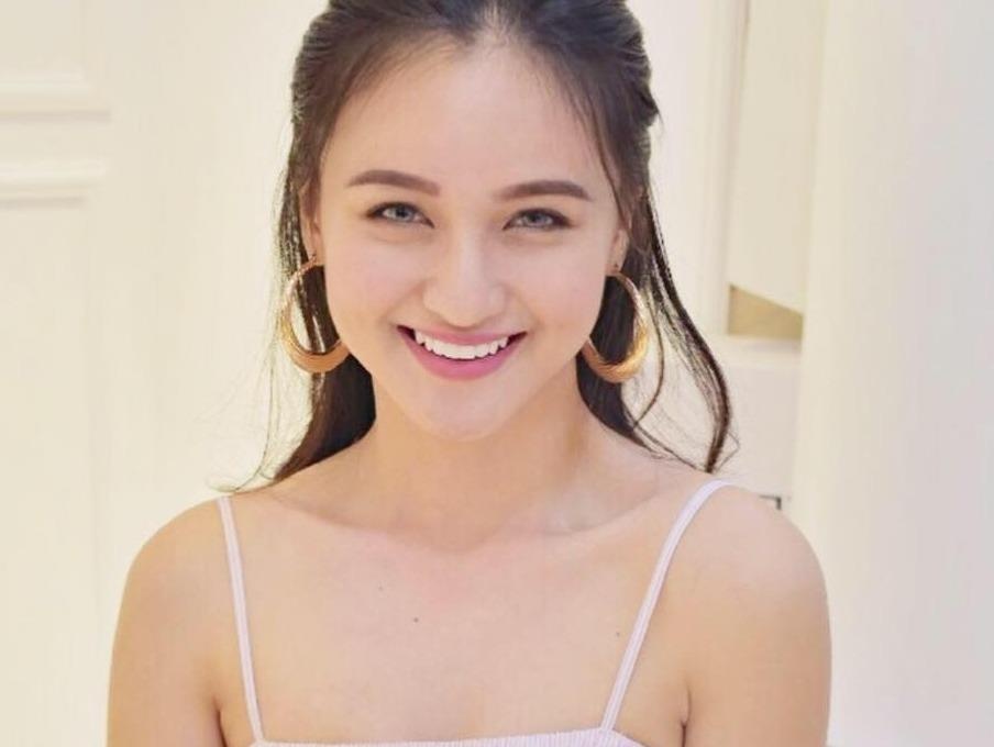 Khoanh khac hau truong xinh dep cua hot girl Mai Tay hinh anh