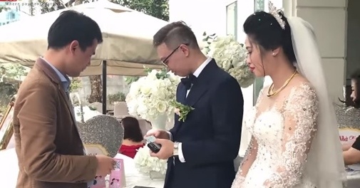 mung cuoi bang cach quet the anh 2