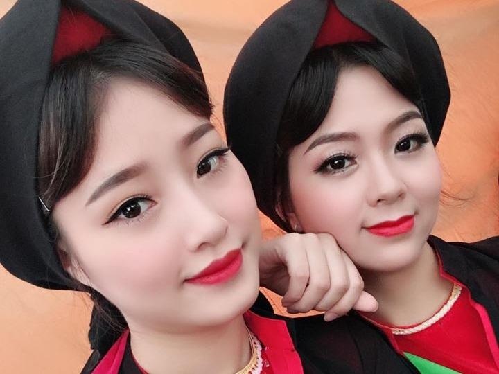 Dan thieu nu duoc khen xinh dep khi mac ao tu than, chit khan mo qua hinh anh
