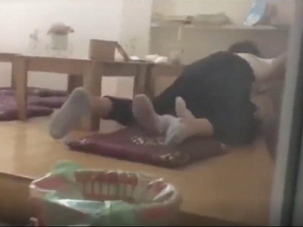 Doi trai gai 'may mua' o quan tra sua Thai Nguyen co bi phat? hinh anh