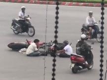 Hai tai xe ngoi tren duong 'tam su' sau va cham giao thong hinh anh