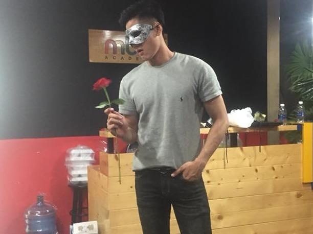 Nguoi mau tham gia 'Date & Kiss': E-kip bao truoc la dien that bao hinh anh